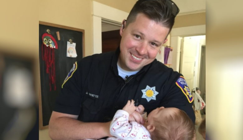 Polizist freundet sich mit schwangerer Obdachloser an, die ihn bittet, ihr Baby zu adoptieren